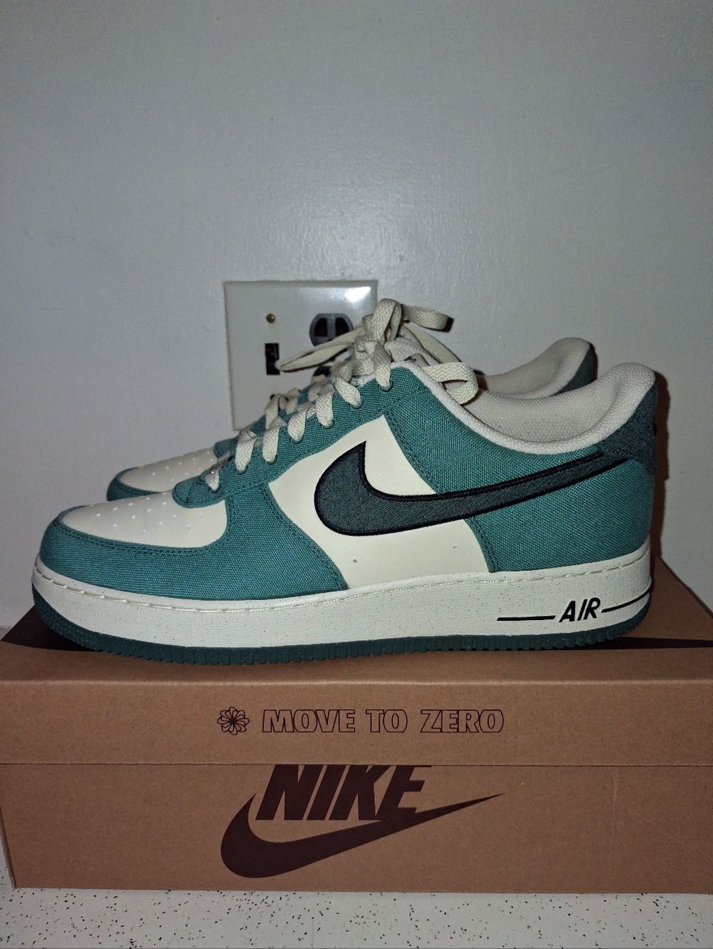 SIZE 12M - NIKE AIR FORCE '07 LV8 , NOTEBOOK DOODLE, VINTAGE GREEN.